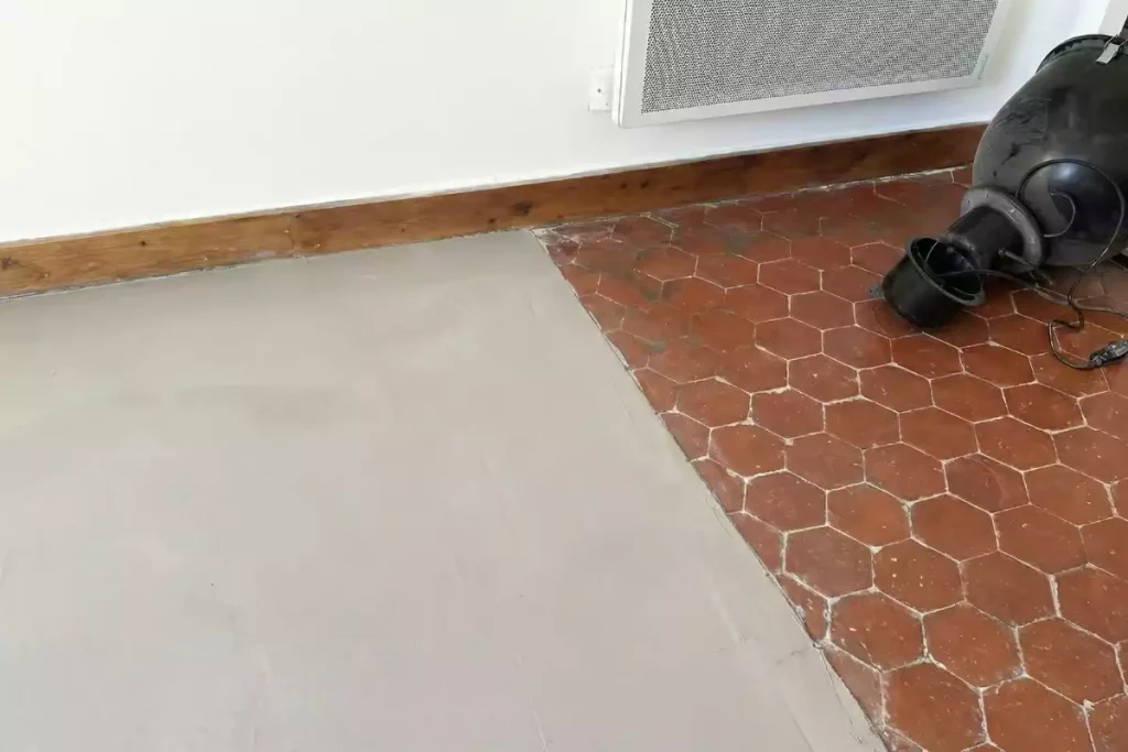 Ragréage sur tomette