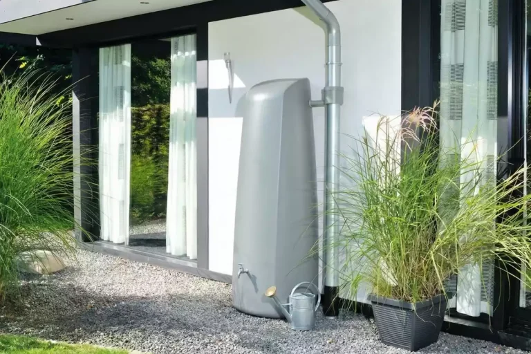 Comment fixer un récupérateur d’eau au mur