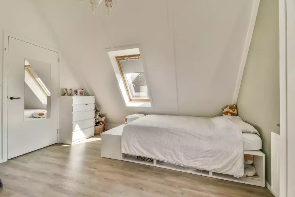 chambre mansardée au grenier
