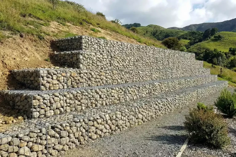 comment poser des gabions en pente
