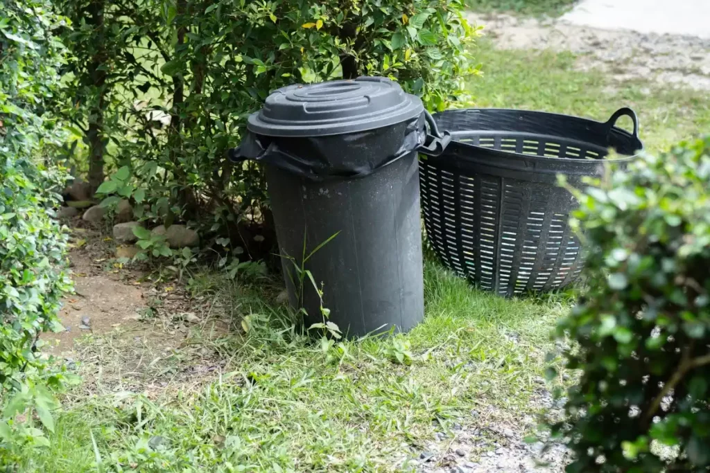 fabriquer un récupérateur d'eau de pluie avec une poubelle