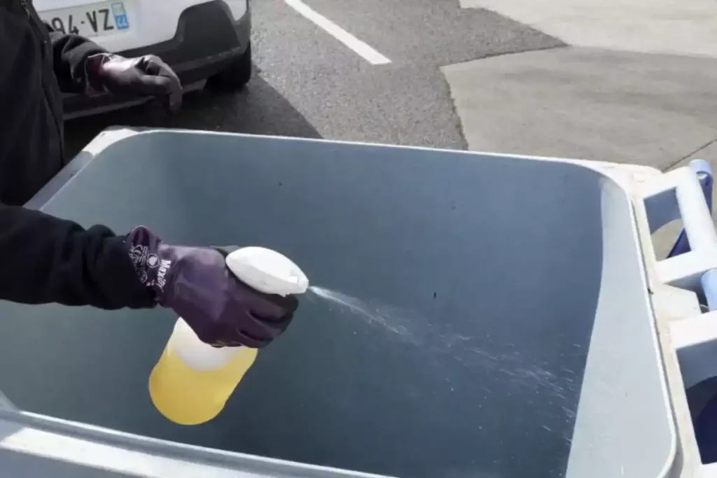 recuperateur deau de pluie fabrique avec une poubelle