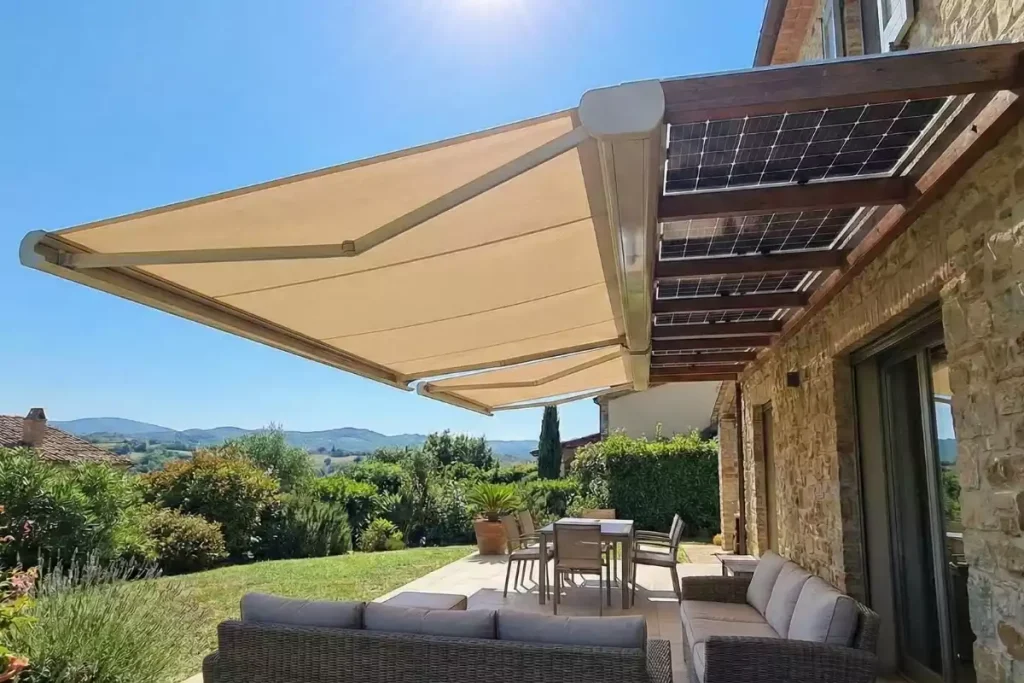 store banne à moteur solaire