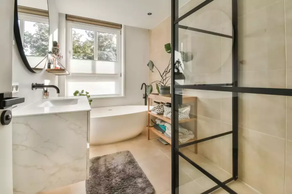 moderne petite salle de bain