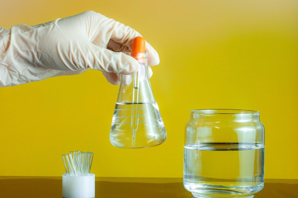 peut on melanger acide chlorhydrique et bicarbonate de soude
